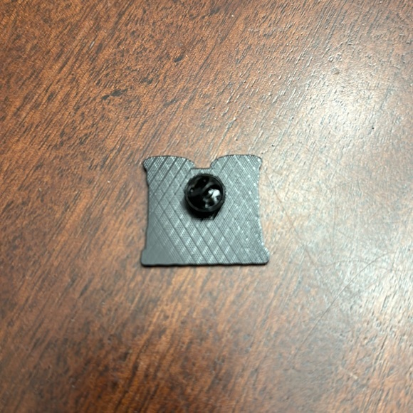 Harry Potter Hogwarts Ollivanders Wand Shop Enamel Pin NWOT - Picture 3 of 7